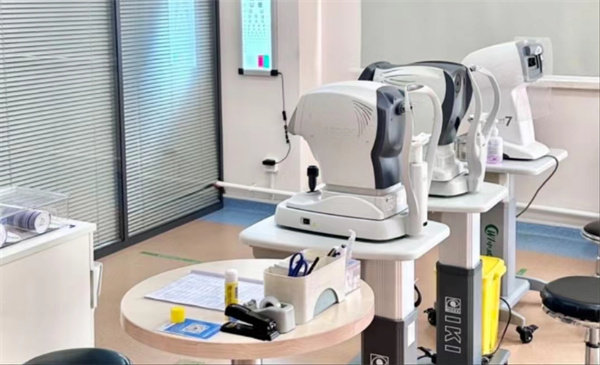 大连爱尔眼科医院葛英医生的临床经验优势