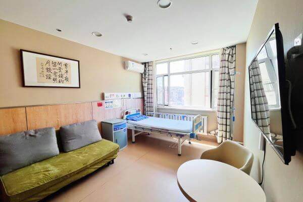 大连爱尔眼科冯万国医生的屈光类手术专长