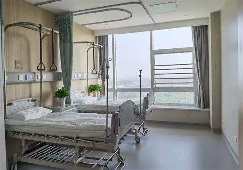 湖州市中 心医院眼科是正规医院吗？